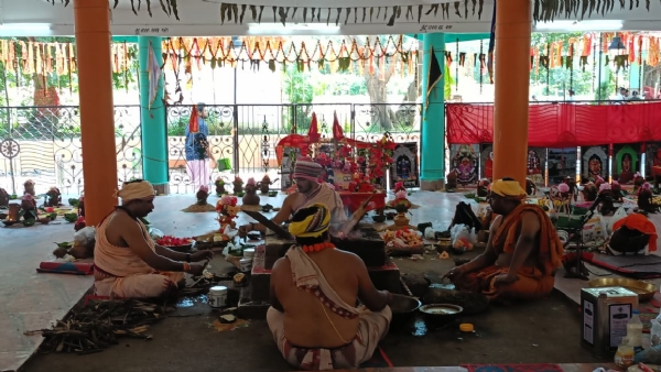 ମା ସୁରେଶ୍ଵରୀ ଙ୍କ ବେଶ ଦର୍ଶନ ଓ ଚଣ୍ଡୀ ଯଜ୍ଞ ରେ ଅଗଣିତ ଭକ୍ତ ଙ୍କ ସମାଗମ*- *ଆଜି କୁମାରୀ ପୂଜା ସନ୍ଧ୍ୟାରେ ସନ୍ଧି ପୂଜା ଗୁରୁବାର ହେବ ଅପରାଜିତା ପୂଜା