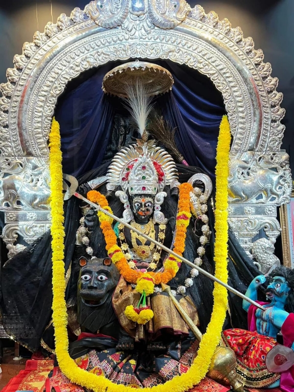 ଜମୁଛି ଦଶହରା ସୁଧୁରୁନି ଟ୍ରାଫିକ ସମସ୍ୟା ଆଜିହେବ ମା ଭଗବତୀଙ୍କ ସୁନାବେଶ  ମୁମ୍ବାଇ କଳାକାରଙ୍କ ଦ୍ବାରା ହେବ ସା˚ସ୍କୃତିକ କାର୍ଯ୍ୟକ୍ରମ