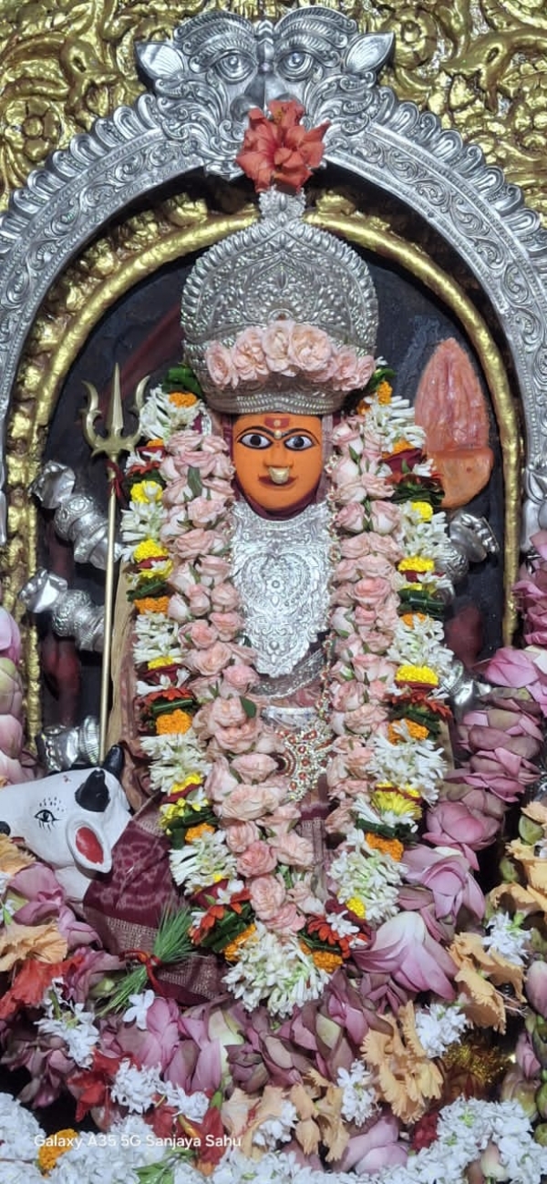 ସିଦ୍ଧିଦାତ୍ରୀ ବେଶରେ ନବରାତ୍ରୀ ନବମ ଦିନରେ ଦର୍ଶନ ଦେଲେ ମା ଦୁର୍ଗା ମା ସମଲେଶ୍ବରୀ