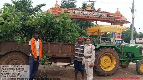 ଏକ ପେଡ ମା କା ନାମ  ଅଭିଯାନ ଅଧୀନରେ ପ୍ରତ୍ୟେକ ଗ୍ରାମ ପଞ୍ଚାୟତକୁ 500 ଚାରା ବଣ୍ଟନ