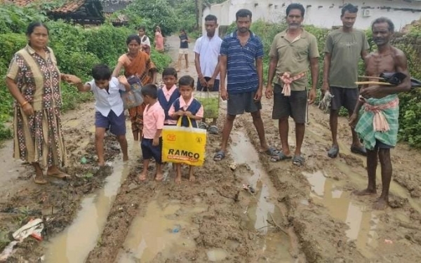 ରାସ୍ତା ସମସ୍ଯା ଜଟିଳ, କାଦୁଅ ପଚ୍ ପଚ୍ ରାସ୍ତାରେ ଘାଣ୍ଟି ହେଉଛନ୍ତି ୩ ପଡ଼ାବାସୀ
