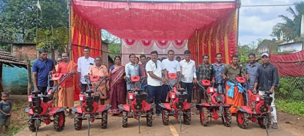 ବଡପଡା ଲ୍ୟାମ୍ପ ତରଫରୁ ଚାଷୀଙ୍କୁ ପାୱାରଟିଲର ପ୍ରଦାନ