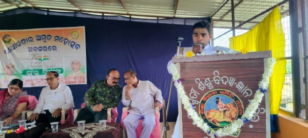 କଦମପଡା ଶିଶୁ ମନ୍ଦିରରେ “ଗୁରୁଦିବସ” ପାଳନ