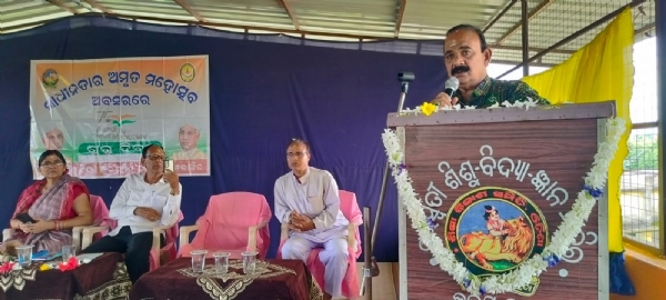 କଦମପଡା ଶିଶୁ ମନ୍ଦିରରେ “ଗୁରୁଦିବସ” ପାଳନ