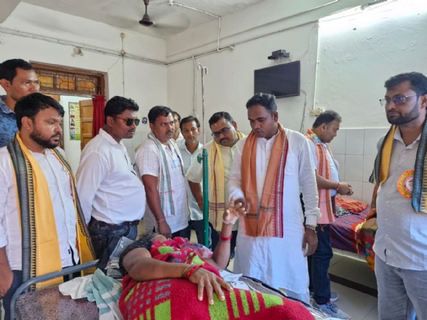 ମାଲକାନଗିରି ବିଧାୟକଙ୍କ କାଲିମେଳା ଗୋଷ୍ଠି ସ୍ୱାସ୍ଥ୍ୟ କେନ୍ଦ୍ର ପରିଦର୍ଶନ