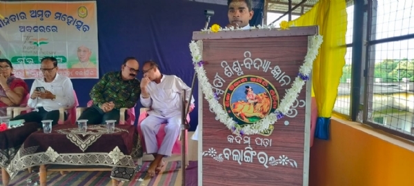କଦମପଡା ଶିଶୁ ମନ୍ଦିରରେ “ଗୁରୁଦିବସ” ପାଳନ