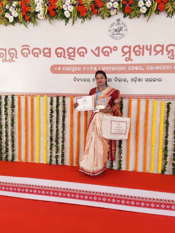 ପତିତପାବନ ଏକାଡେମୀର ଖେଳ ଶିକ୍ଷୟିତ୍ରୀ ଙ୍କୁ ମିଳିଲା ମୁଖ୍ୟମନ୍ତ୍ରୀ ଶିକ୍ଷା ପୁରସ୍କାର