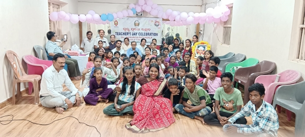 ଏକଲବ୍ୟ ପାଠଶାଳା ପକ୍ଷରୁ ଗୁରୁପୂଜନ ଉତ୍ସବ
