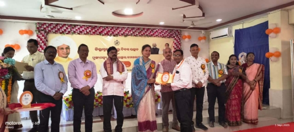 ଆଶୁତୋଷ ପୁଝାରୀ ପାଇଲେ ମୁଖ୍ୟମନ୍ତ୍ରୀ ଶିକ୍ଷା ପୁରସ୍କାର