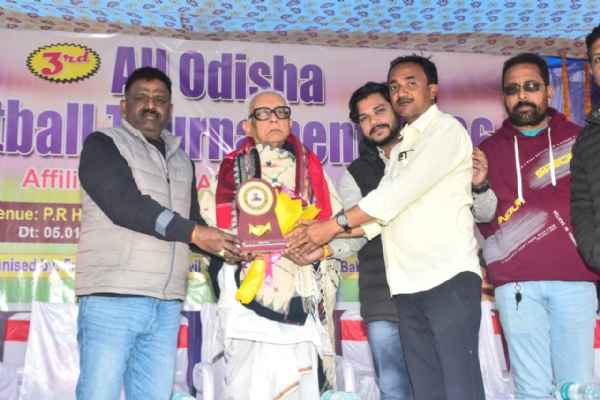 ଢେଙ୍କାନାଳ ଙ୍କୁ ହରାଇ ଝାରସୁଗୁଡା ଫାଇନାରେ ଆସନ୍ତା କାଲି ଉଦଯାପନୀ ଫାଇନାଲ ବରଗଡ଼ ବନାମ ଝାରସୁଗୁଡା ଢେଙ୍କାନାଳ ଙ୍କୁ ହରାଇ ଝାରସୁଗୁଡା ଫାଇନାରେ ଆସନ୍ତା କାଲି ଉଦଯାପନୀ ଫାଇନାଲ ବରଗଡ଼ ବନାମ ଝାରସୁଗୁଡା