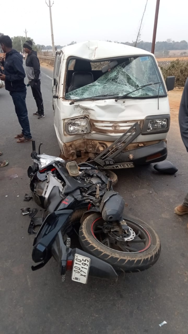 କାର ବାଇକ ମୁହାଁମୁହିଁ ଧକ୍କା