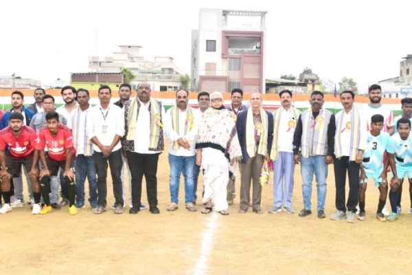 ଢେଙ୍କାନାଳ ଙ୍କୁ ହରାଇ ଝାରସୁଗୁଡା ଫାଇନାରେ ଆସନ୍ତା କାଲି ଉଦଯାପନୀ ଫାଇନାଲ ବରଗଡ଼ ବନାମ ଝାରସୁଗୁଡା ଢେଙ୍କାନାଳ ଙ୍କୁ ହରାଇ ଝାରସୁଗୁଡା ଫାଇନାରେ ଆସନ୍ତା କାଲି ଉଦଯାପନୀ ଫାଇନାଲ ବରଗଡ଼ ବନାମ ଝାରସୁଗୁଡା