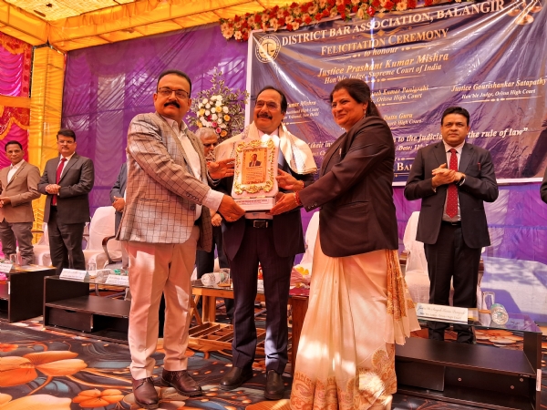 ବଲାଙ୍ଗିର ମାଟିର ସହିତ  ସମ୍ପର୍କ ଥିବା ପାଞ୍ଚ ଉଚ୍ଚ ନ୍ୟାୟାଳୟର ବିଚାରପତି ଜିଲ୍ଲା ବାର ଦ୍ଵାରା ସମ୍ବର୍ଦ୍ଧିତ