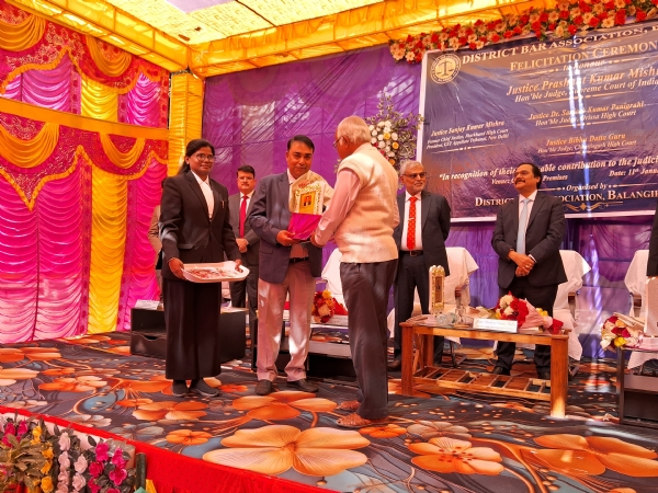 ବଲାଙ୍ଗିର ମାଟିର ସହିତ  ସମ୍ପର୍କ ଥିବା ପାଞ୍ଚ ଉଚ୍ଚ ନ୍ୟାୟାଳୟର ବିଚାରପତି ଜିଲ୍ଲା ବାର ଦ୍ଵାରା ସମ୍ବର୍ଦ୍ଧିତ