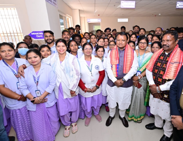 ସମ୍ବଲପୁରର ଅତ୍ୟାଧୁନିକ ଟ୍ରମା କେୟାର ସେଣ୍ଟର ଏବଂ ଓପିଡି  ବିଲ୍‌ଡିଙ୍ଗକୁ ମୁଖ୍ୟମନ୍ତ୍ରୀ କଲେ ଉଦ୍‌ଘାଟନ