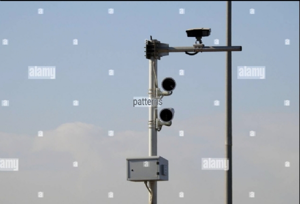 ରାସ୍ତାରେ କ୍ୟାମେରା ଚାଲାଣରେ ଚାଳକ ଅତିଷ୍ଠ