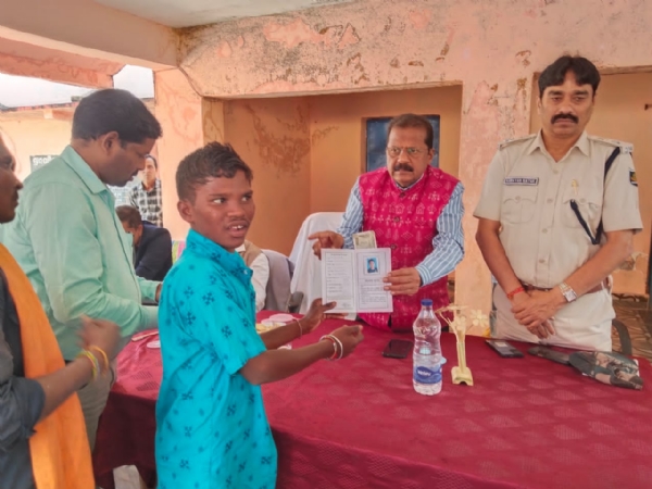 ସୁବର୍ଣ୍ଣପୁର ଜିଲ୍ଲାର ଡୁଙ୍ଗୁରିପାଲି ବ୍ଲକ ସ୍ତରୀୟ ଜିଲ୍ଲାପାଳ ଓ ଆରକ୍ଷୀ ଅଧିକ୍ଷକଙ୍କ ଯୁଗ୍ମ ଅଭିଯୋଗ ଶୁଣାଣି ଶିବିର ଡୁଙ୍ଗୁରିପାଲି ପଞ୍ଚାୟତ ସମିତି ଅନ୍ତର୍ଗତ ଅନ୍ଧାରିବାଞ୍ଜି  ଗ୍ରାମ ପଞ୍ଚାୟତ କାର୍ଯ୍ୟାଳୟ ସ୍ଥିତ ସମ୍ମୁଖ ପ୍ରାଙ୍ଗଣ ଠାରେ ଅନୁଷ୍ଠିତ  :