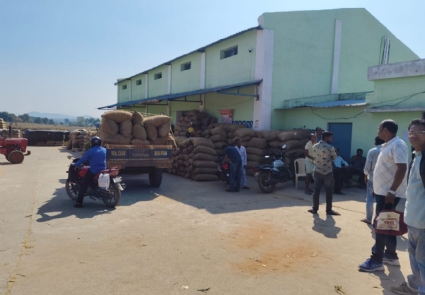 ବୋର୍ଡା ଧାନ ମଣ୍ଡିରେ ଏଜେଣ୍ଟ ଙ୍କ ଦାଦା ଗିରି, ଚାଷୀକୁ ପିଟିଲା ଏଜେଣ୍ଟ ପୋଲିସ ଦ୍ଵାରସ୍ଥ