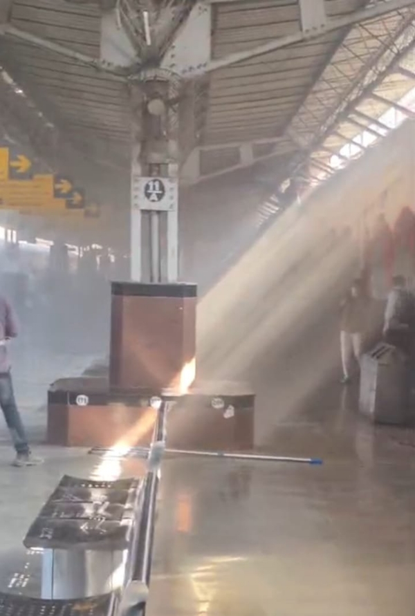 ଝାରସୁଗୁଡ଼ା ରେଳ ଷ୍ଟେସନରେ ଅଗ୍ନିକାଣ୍ଡ, ବିଦ୍ୟୁତ ସର୍ଟସର୍କିଟରୁ ଲାଗିଲା ନିଆଁ-୨