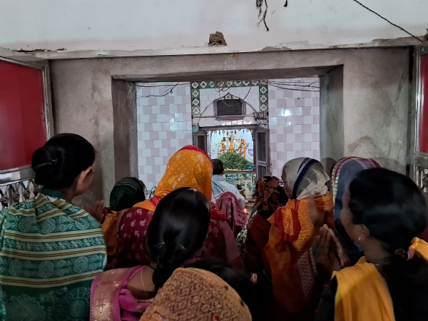 ରାଧାକୃଷ୍ଣ ମନ୍ଦିର ରେ ମକର ସଂକ୍ରାନ୍ତି ଏକାଦଶୀ ପୂଜନ ତୁଳସୀ ଅର୍ପଣ