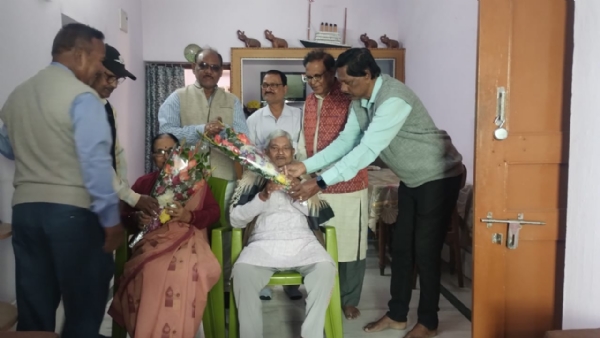 କଲେଜ ଶିକ୍ଷକ କର୍ମଚାରୀ ସଂଘ ପକ୍ଷରୁ ପ୍ର. ଧୀରେନ୍ଦ୍ର କୁମାର ମିଶ୍ର ସମ୍ବର୍ଦ୍ଧିତ