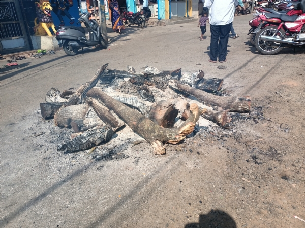 ଗତରାତିରେ ଭୋଗି ଏବଂ ଆଜି ମକରସଂକ୍ରାନ୍ତୀ ପାଳନ