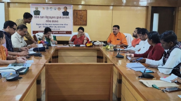 OSCPCR ଅଧ୍ୟକ୍ଷାଙ୍କ ଦୁଇ ଦିନିଆ କଳାହାଣ୍ଡି ଜିଲ୍ଲା ଗସ୍ତ, ଶିଶୁ ଅଧିକାର ସୁରକ୍ଷା ଓ ବାଲ୍ୟବିବାହ ମୁକ୍ତି ଦିଗେ ଗୁରୁତ୍ୱପୂର୍ଣ୍ଣ ପଦକ୍ଷେପ