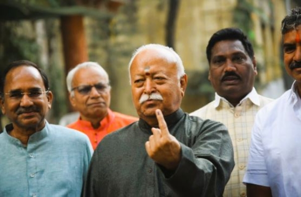 RSS-chief-Cast-his-vote-in-Nagpur