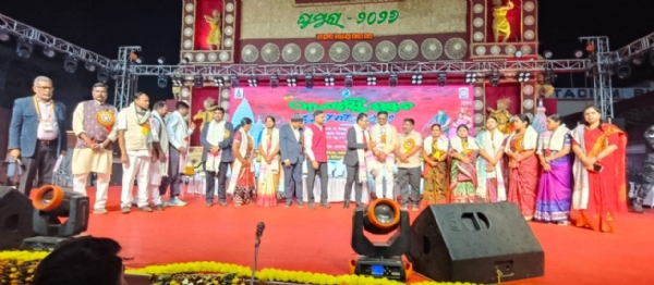 ଦର୍ଶକ ଓ କଳାକାରଙ୍କ ଆକର୍ଷଣର କେନ୍ଦ୍ରବିନ୍ଦୁ ପାରବା ମୁକ୍ତମଞ୍ଚ