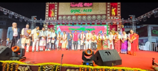 ପରକୁ ଆପଣେଇ ନେବାରେ ମାହିର କଳାହାଣ୍ଡିଆ ଦ୍ଵିତୀୟ ଦିବସରେ କଳାହାଣ୍ଡି ଉତ୍ସବ ଘୁମୁରା-୨୦୨୬