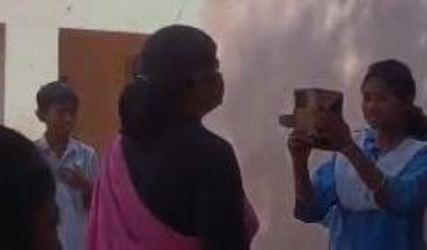 ବିଦ୍ୟାଳୟରେ ଦୁଇ ଶିକ୍ଷୟତ୍ରୀ ପିଟାପିଟି : କାର୍ଯ୍ୟନୁଷ୍ଠାନ ଦାବି