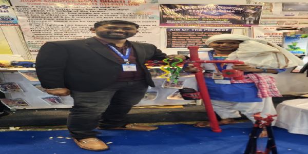 ଜୋନାଲ ସ୍ତରୀୟ ବିଜ୍ଞାନ ପ୍ରଦର୍ଶନୀରେ ଶ୍ରେଷ୍ଠ କିଶୋରୀ ବୈଜ୍ଞାନିକ ପୁରସ୍କାର ପାଇଲେ ଦିବ୍ୟା