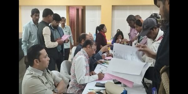 ରାଜକନିକାଠାରେ ଜିଲ୍ଲାପାଳ ଏବଂ ଆରକ୍ଷୀ ଅଧିକ୍ଷକଙ୍କ ଯୁଗ୍ମ ଅଭିଯୋଗ ଶୁଣାଣି ଶିବିର ଅନୁଷ୍ଠିତ...