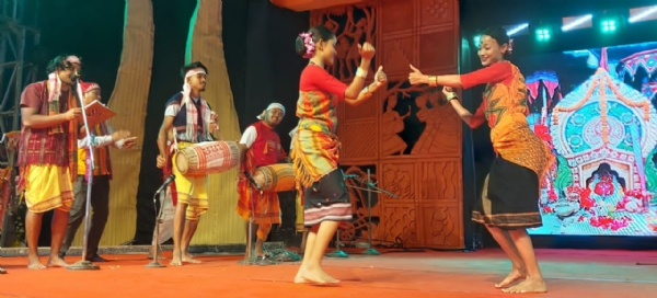 ୨୩ତମ ବଲାଙ୍ଗିର ଲୋକଉତ୍ସବ ର ମୁଖ୍ୟ ସମାରୋହ କୋଶଳ କଳା ମଣ୍ଡପରେ ଉଦ୍ଘାଟିତ