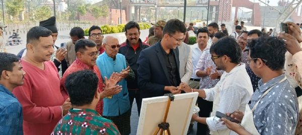 ସମ୍ବଲପୁର ଲୋକ ମହୋତ୍ସବ : ଚିତ୍ରକଳା କର୍ମଶାଳାରେ କଳାକାରଙ୍କ ତୂଳୀରେ ଜୀବନ୍ତ ହେଲା ଫଟୋଚିତ୍ର ସମ୍ବଲପୁର ଲୋକ ମହୋତ୍ସବ : ଚିତ୍ରକଳା କର୍ମଶାଳାରେ କଳାକାରଙ୍କ ତୂଳୀରେ ଜୀବନ୍ତ ହେଲା ଫଟୋଚିତ୍ର