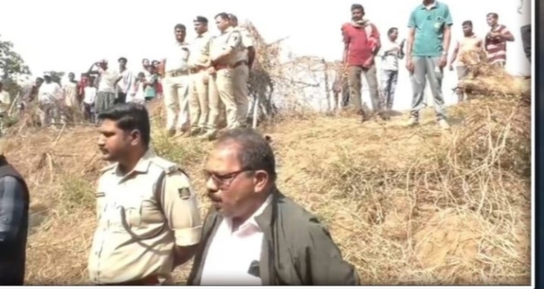 ଗୋଠ ଛଡ଼ା ଅସୁସ୍ଥ ହାତୀ ନାଳରେ ପଡ଼ି  ମୃତ୍ୟୁ : ଚିକିତ୍ସା ହୋଇପାରିନି