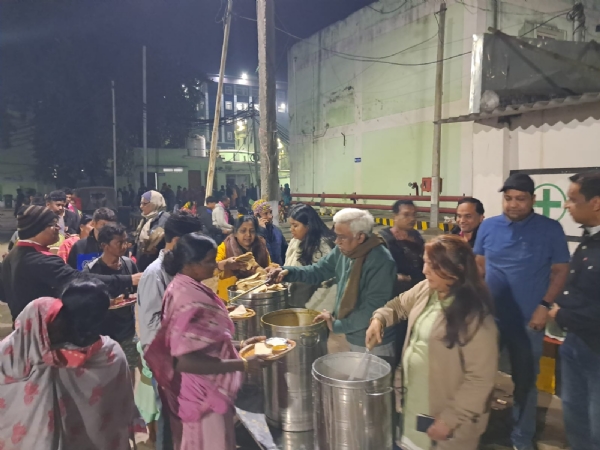 ନୂତନବର୍ଷରେ ଅନ୍ନଦାନ ସଂକଳ୍ପ ବଲାଙ୍ଗିରରେ ୭୦୦ରୁ ଅଧିକ ଲୋକଙ୍କୁ ଭୋଜନ ପରିବେଶନ କରି ମାନବତାର ଦୀପ ପ୍ରଜ୍ୱଳନ ନୂତନବର୍ଷରେ ଅନ୍ନଦାନ ସଂକଳ୍ପ ବଲାଙ୍ଗିରରେ ୭୦୦ରୁ ଅଧିକ ଲୋକଙ୍କୁ ଭୋଜନ ପରିବେଶନ କରି ମାନବତାର ଦୀପ ପ୍ରଜ୍ୱଳନ