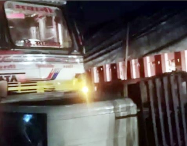 Trailer-hits-auto-and-pickup-4-killed
