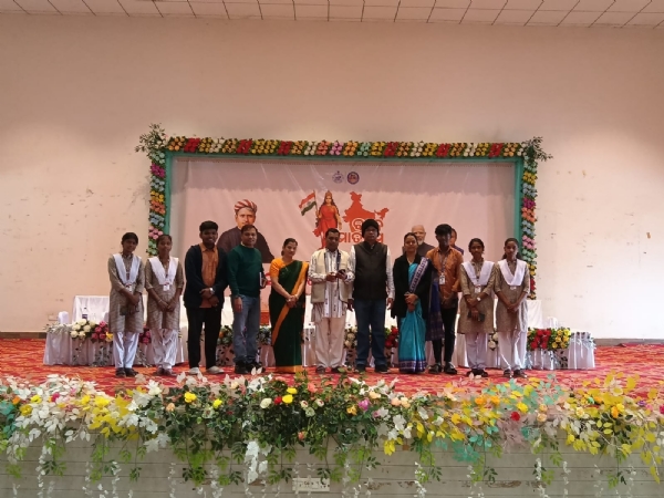 ସୋନପୁର ଟାଉନ ହଲ ଠାରେ ବନ୍ଦେ ମାତରମ ରାଷ୍ଟ୍ରୀୟ ଗୀତ ୧୫୦ ବର୍ଷ ପୂର୍ତ୍ତି ଉପଲକ୍ଷେ ସାମୁହିକ ଗାନ କାର୍ଯ୍ୟକ୍ରମ ଅନୁଷ୍ଠିତ