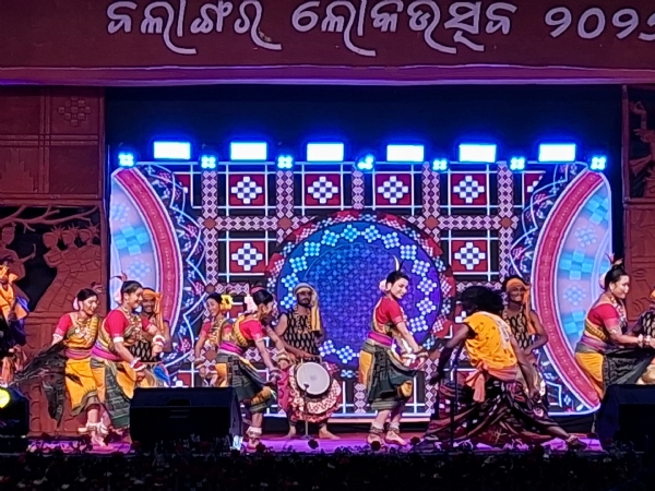 ତ୍ରୟୋବିଂଶତମ ବଲାଙ୍ଗିର ଲୋକ ଉତ୍ସବର ତୃତୀୟ ଦିନର ଦୁଲୁକିଲା ମଞ୍ଚ