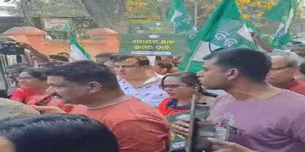 ବିଦ୍ୟୁତ୍ ଉପଭୋକ୍ତାଙ୍କୁ ଟାଟା ପାୱାରର ଶୋଷଣ : ପ୍ରତିବାଦରେ ଗର୍ଜିଲା ସମ୍ବଲପୁର ବିଜେଡି