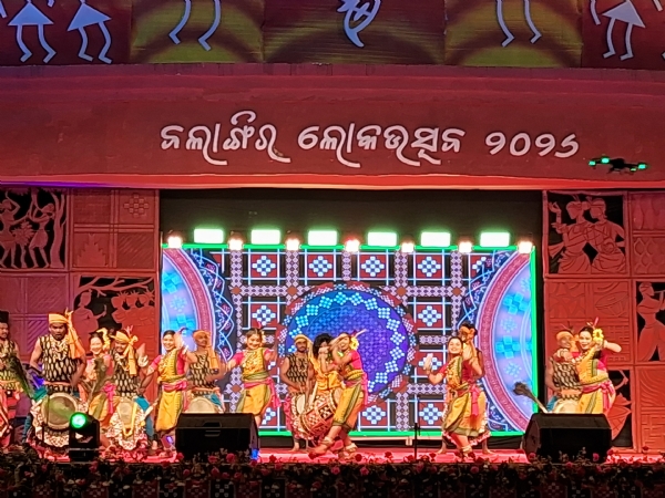 ତ୍ରୟୋବିଂଶତମ ବଲାଙ୍ଗିର ଲୋକ ଉତ୍ସବର ତୃତୀୟ ଦିନର ଦୁଲୁକିଲା ମଞ୍ଚ