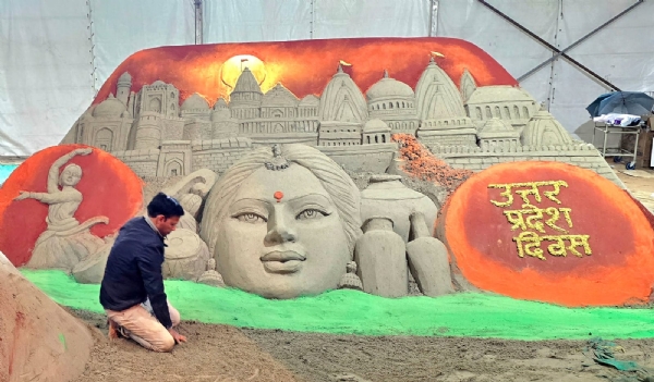 ଉତ୍ତର ପ୍ରଦେଶ ଦିବସ ପାଇଁ ବାଲୁକା ଶିଳ୍ପୀ ମାନସ ଙ୍କ କଳାକୃତି ଉତ୍ତର ପ୍ରଦେଶ ଦିବସ ପାଇଁ ବାଲୁକା ଶିଳ୍ପୀ ମାନସ ଙ୍କ କଳାକୃତି