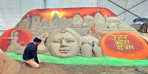 ଉତ୍ତର ପ୍ରଦେଶ ଦିବସ ପାଇଁ ବାଲୁକା ଶିଳ୍ପୀ ମାନସଙ୍କ କଳାକୃତି