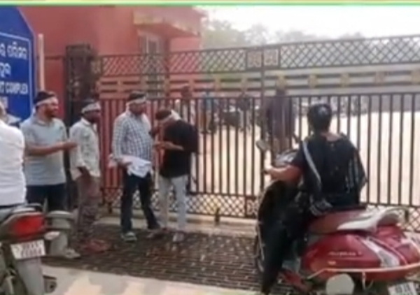 ଚାଷୀ ସଙ୍ଗଠନ ଡାକରା ରେ ଓଡ଼ିଶା ବନ୍ଦ ସୁବର୍ଣ୍ଣପୁର ଜିଲ୍ଲାରେ ସଫଳ