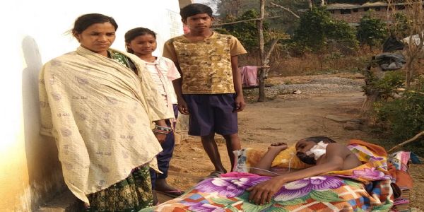 ମୃତ୍ୟୁ ସହ ସଂଗ୍ରାମ କରୁଛି ଦଶାନନ , ରେଡକ୍ରସ ପାଣ୍ଠିରୁ ଏବଂ ମୁଖ୍ୟମନ୍ତ୍ରୀ ରିଲିଫ୍ ପାଣ୍ଠିରୁ ସହାୟତା ପାଇଁ ଗୁହାରୀ