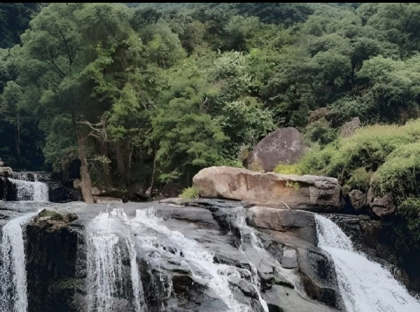 ପ୍ରଶାସନର ଦୃଷ୍ଟି ଆଢ଼ୁଆଳରେ ଦାଣ୍ଡିଆକୁଣ୍ଡ ଜଳପ୍ରପାତ।