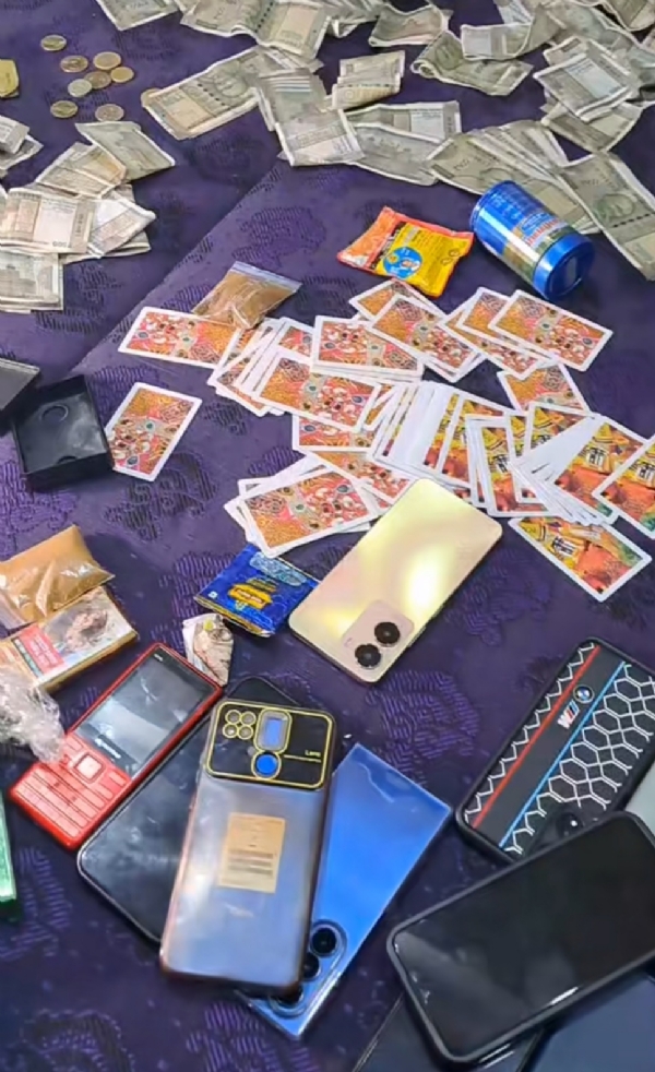 ହୋଟେଲ ଉପହାର ପ୍ଯାଲେସର ଜୁଆ ଆସରରେ ଚଢ଼ାଉ, ଲକ୍ଷାଧିକ ଟଙ୍କା ଜବତ ୭ ଅଟକ