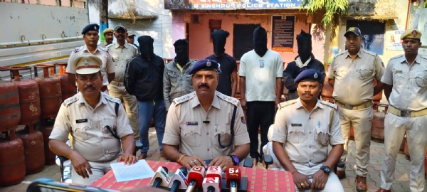 ୧୪୦ଟି ଜ୍ଞାସସିଲିଣ୍ଡର ଉଦ୍ଧାର,୫ ଗିରଫ