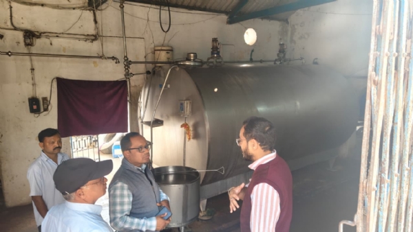 ବଲାଙ୍ଗିର ଜିଲ୍ଲାପାଳଙ୍କ ବଲାଙ୍ଗିର-କଳାହାଣ୍ଡି-ନୂଆପଡା KBN   ଆଞ୍ଚଳିକ ଦୁଗ୍ଧ ଉତ୍ପାଦକ ସମବାୟ ସମିତି ଲିଃ ର ପରିଦର୍ଶନ କଲେ